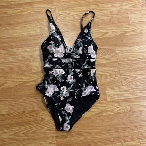 ✨2 for $15✨ Floral One Piece Bathing Suit